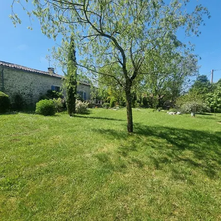 A Servanac Privative Dans Un Jardin Bucolique Lavaurette