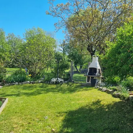 A Servanac Privative Dans Un Jardin Bucolique Bed & Breakfast *